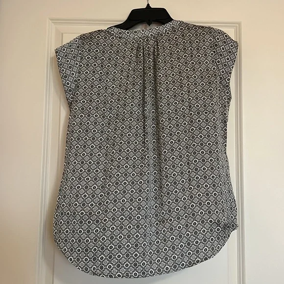 Liz Claiborne Petite Top - Picture 4 of 4